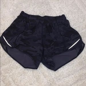 lululemon hotty hot shorts camo size 6
